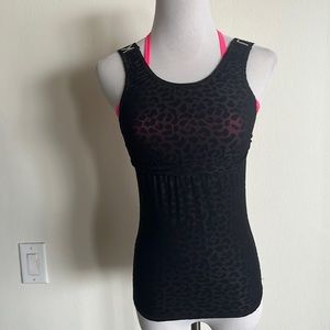 Woman’s protokolo tops size medium Dash large black pink
